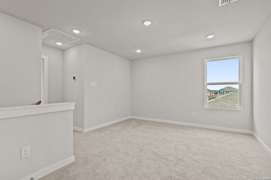 Spacious, unfurnished interior of a new home in Park Place, New Braunfels (Image 26).