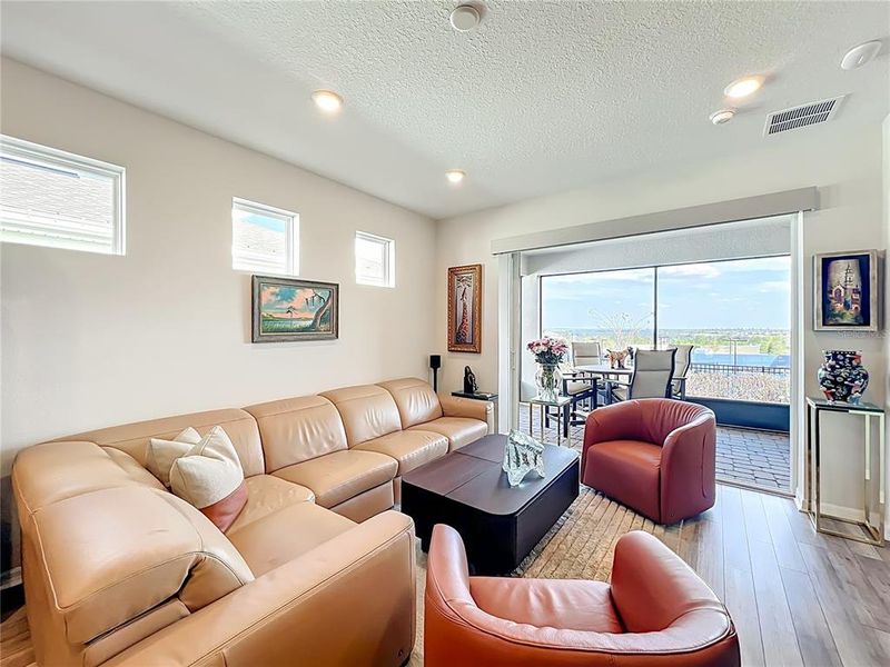 Furnished interior view inside a new home in Del Webb Minneola, Minneola (Image 18). Furnished interior view inside a new home in Del Webb Minneola, Minneola (Image 18).