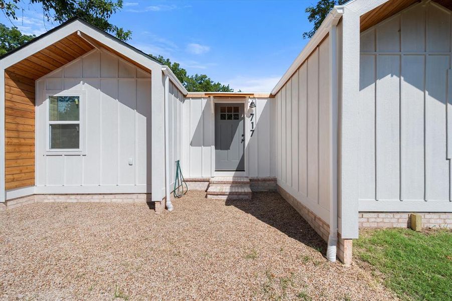 Exterior details and patio area of a home in , Mexia (Image 19).