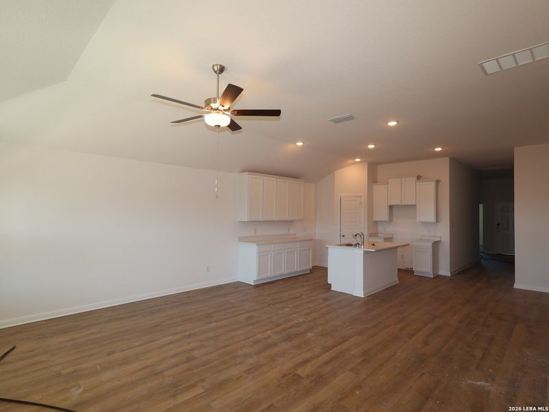 Spacious, unfurnished interior of a new home in Hunters Ranch, San Antonio (Image 17).
