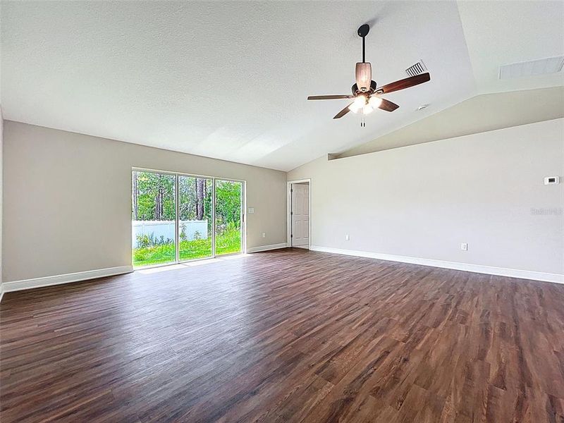 Spacious, unfurnished interior of a new home in , Dunnellon (Image 28).