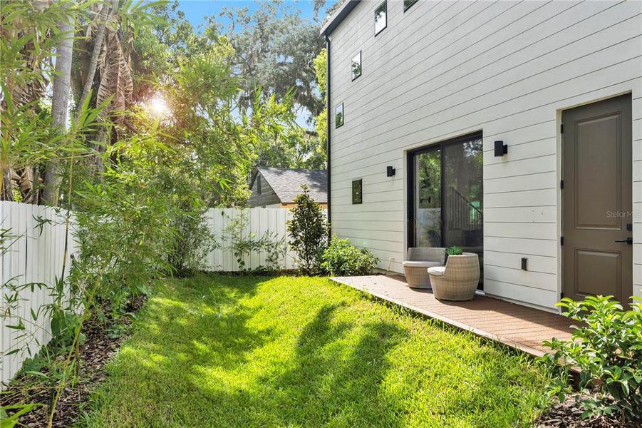 Exterior details and patio area of a home in , Orlando (Image 29).