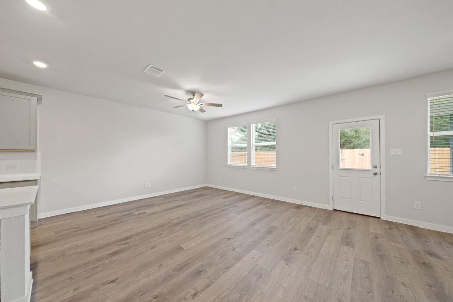 Spacious, unfurnished interior of a new home in Russell Ranch, Bay City (Image 14).