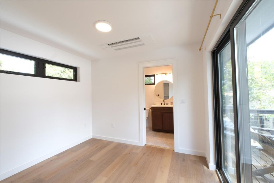 Spacious, unfurnished interior of a new home in , Austin (Image 21).