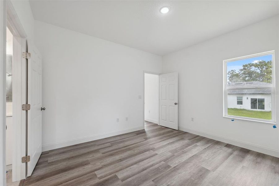 Spacious, unfurnished interior of a new home in , Ocala (Image 23).