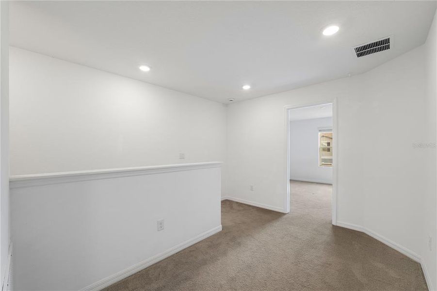 Spacious, unfurnished interior of a new home in , Holiday (Image 24).