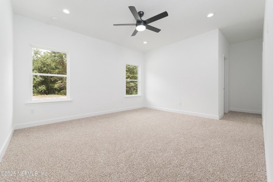 Spacious, unfurnished interior of a new home in , Keystone Heights (Image 9).