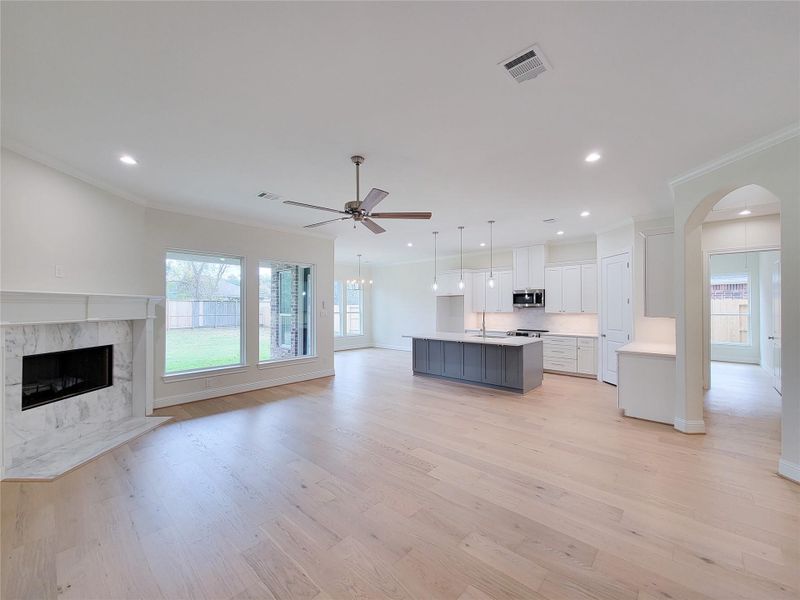 Spacious, unfurnished interior of a new home in , Conroe (Image 34).