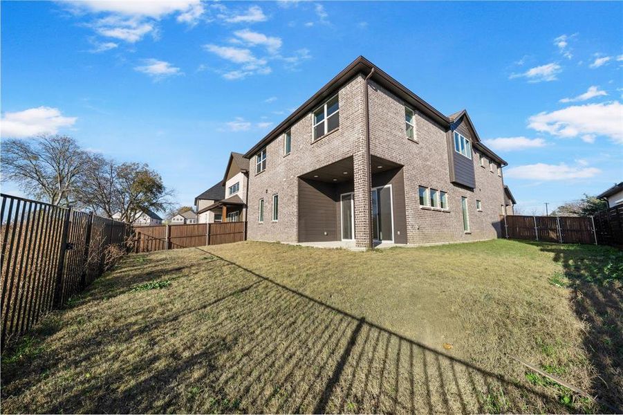 Exterior details and patio area of a home in , Garland (Image 24).