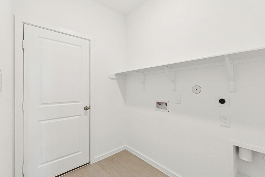 Spacious, unfurnished interior of a new home in River Ranch, Dayton (Image 15).