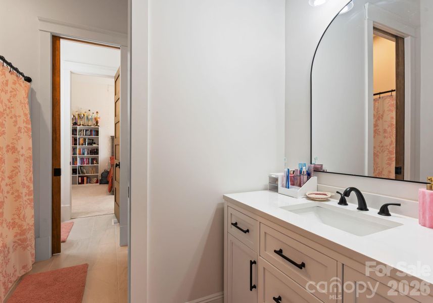 Jack & Jill bathroom between Bedroom #4 & #5