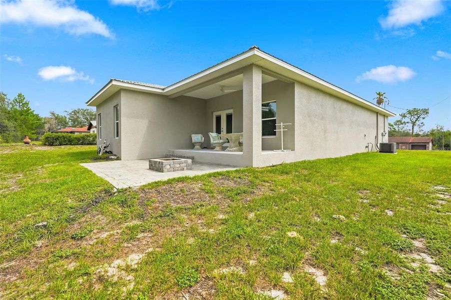 Exterior details and patio area of a home in , Spring Hill (Image 26).