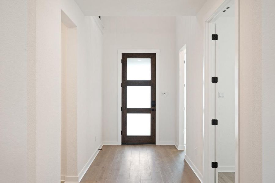 Spacious, unfurnished interior of a new home in Wolf Ranch, Georgetown (Image 16).