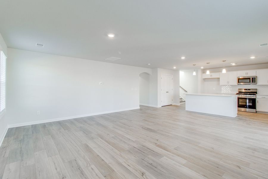 Spacious, unfurnished interior of a new home in Bluefield, Lexington (Image 19).