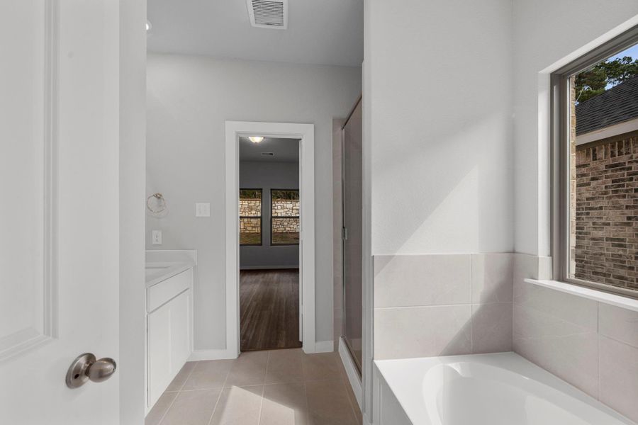 Furnished interior view inside a new home in Westridge Cove, Conroe (Image 8).