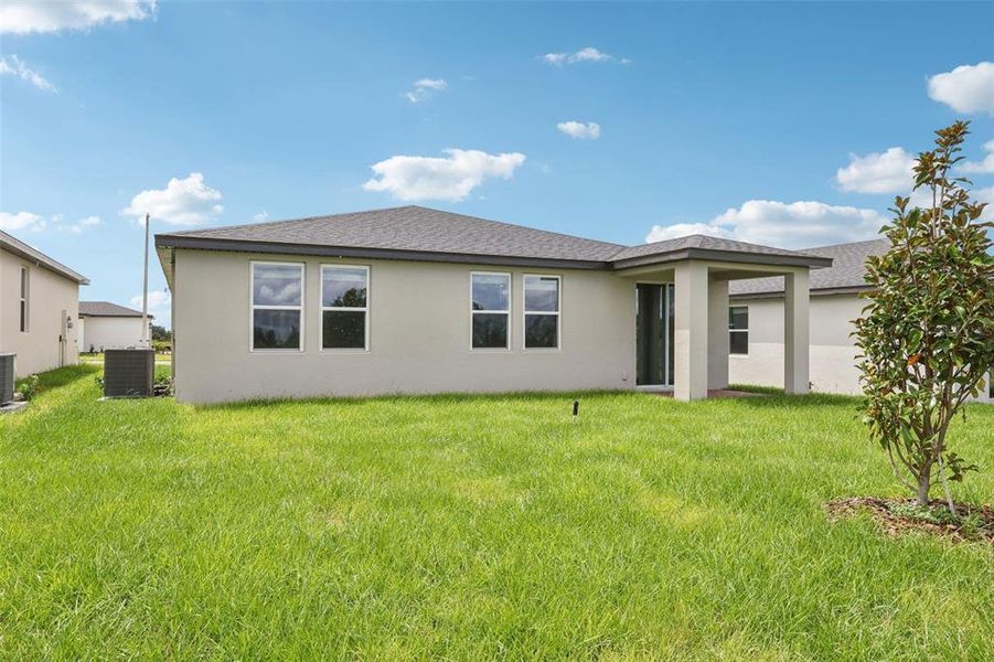 Exterior details and patio area of a home in Hamilton Bluff - Signature Series, Lake Hamilton (Image 4).