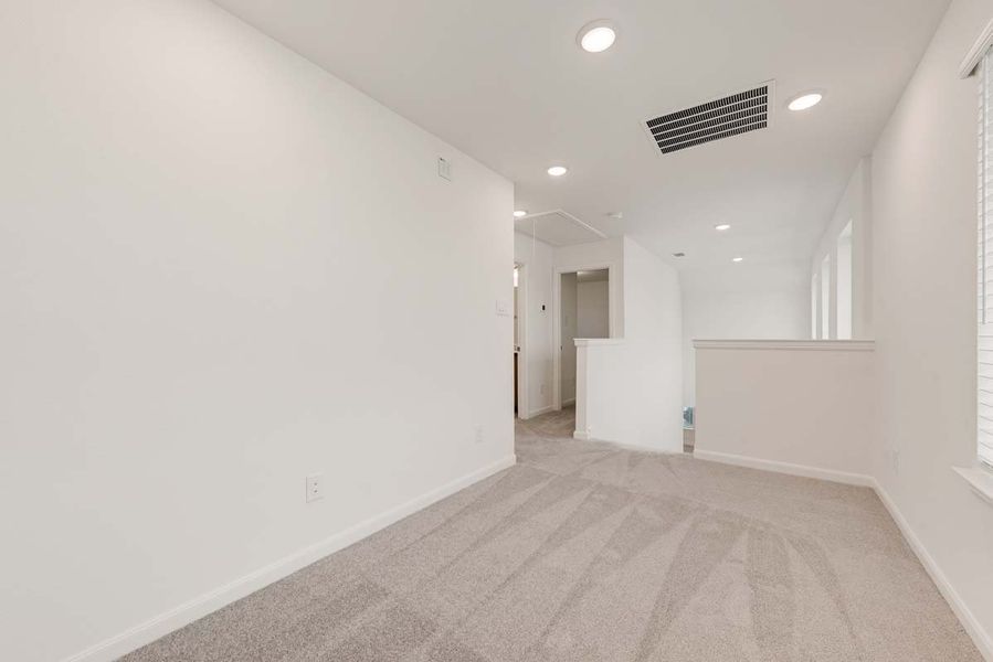 Representative unfurnished interior of a home built from the Eastholme by Pacesetter Homes in Elevon, Lavon (Image 27).