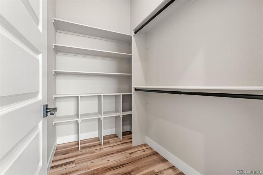 Spacious, unfurnished interior of a new home in , Strasburg (Image 31).