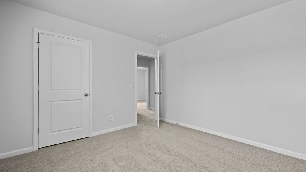 Representative unfurnished interior of a home built from the ROBIE by D.R. Horton in Hillcrest, Ravenel (Image 33).