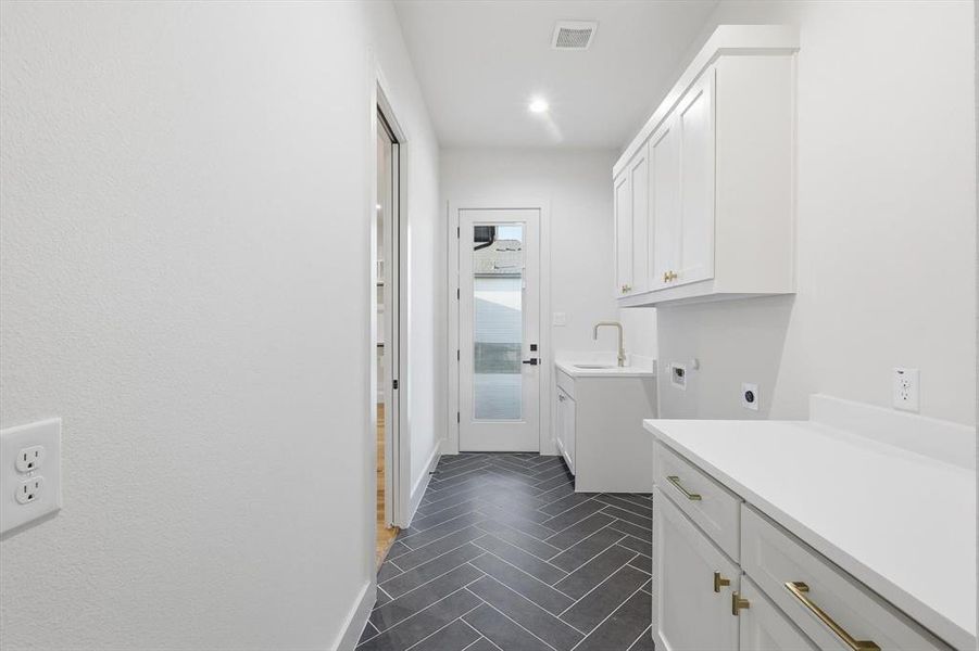 Furnished interior view inside a new home in , Red Oak (Image 27).