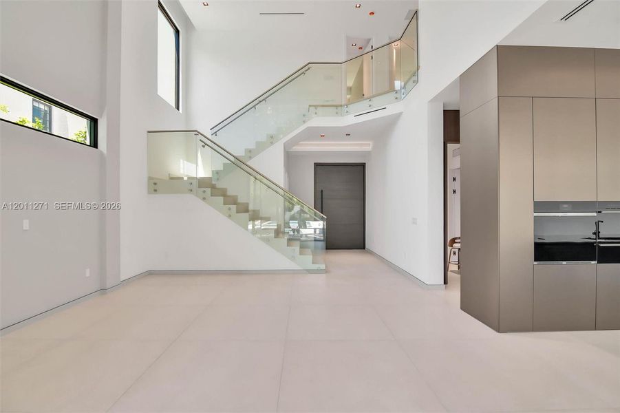 Spacious, unfurnished interior of a new home in , Miami (Image 56).