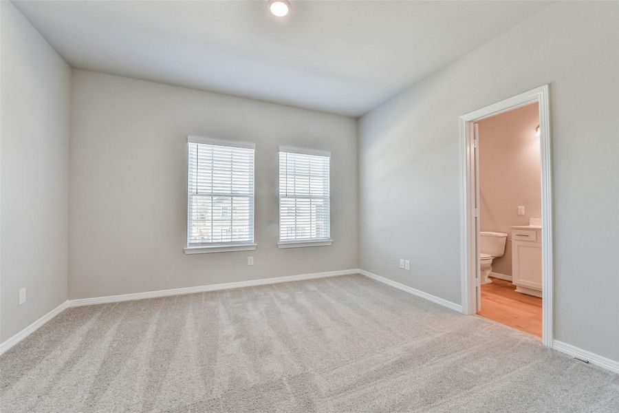 Spacious, unfurnished interior of a new home in , Houston (Image 24).