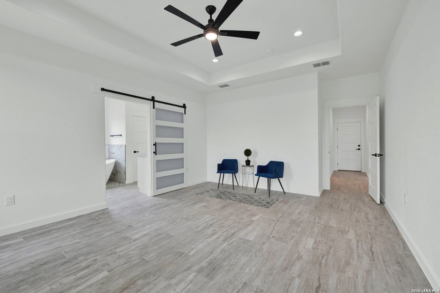 Spacious, unfurnished interior of a new home in , Seguin (Image 25).