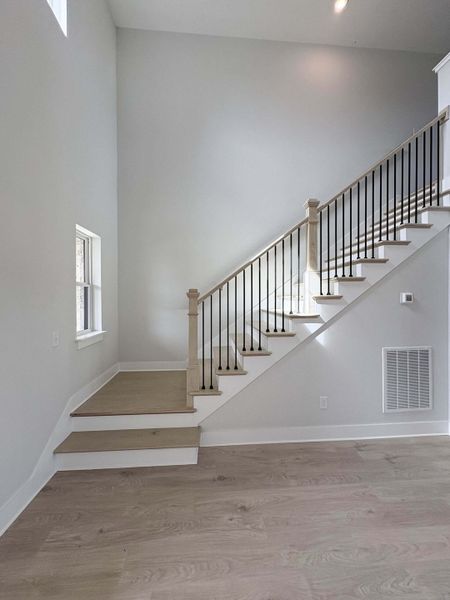 Spacious, unfurnished interior of a new home in , Gallatin (Image 5).