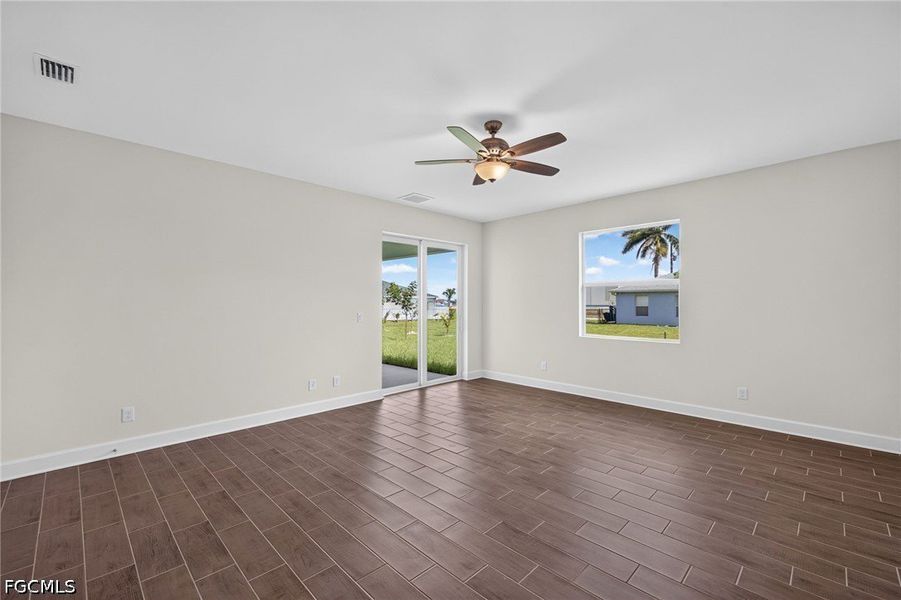 Spacious, unfurnished interior of a new home in Cape Coral, Cape Coral (Image 24).