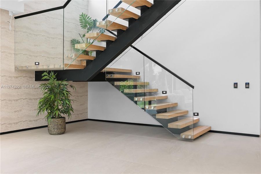 Spacious, unfurnished interior of a new home in , Fort Lauderdale (Image 21).