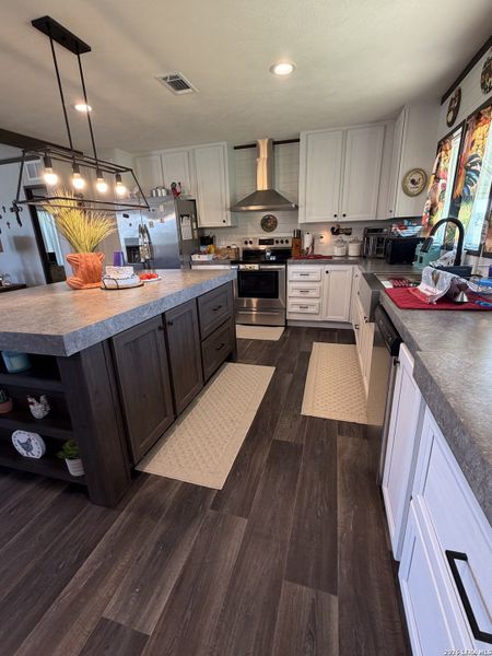 Furnished interior view inside a new home in , Seguin (Image 12).
