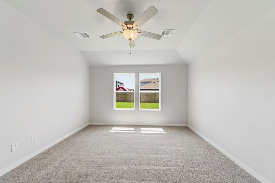 Spacious, unfurnished interior of a new home in Caney Mills, Conroe (Image 16).