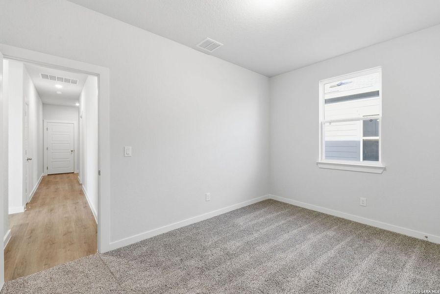 Spacious, unfurnished interior of a new home in Highland Ridge, San Antonio (Image 13).