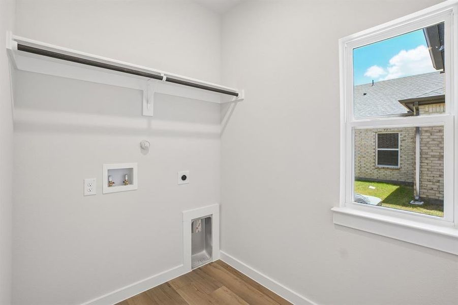 Spacious, unfurnished interior of a new home in Overland Grove, Forney (Image 23).