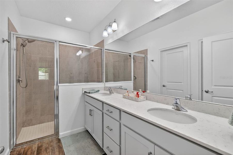 Furnished interior view inside a new home in , Mount Dora (Image 35).