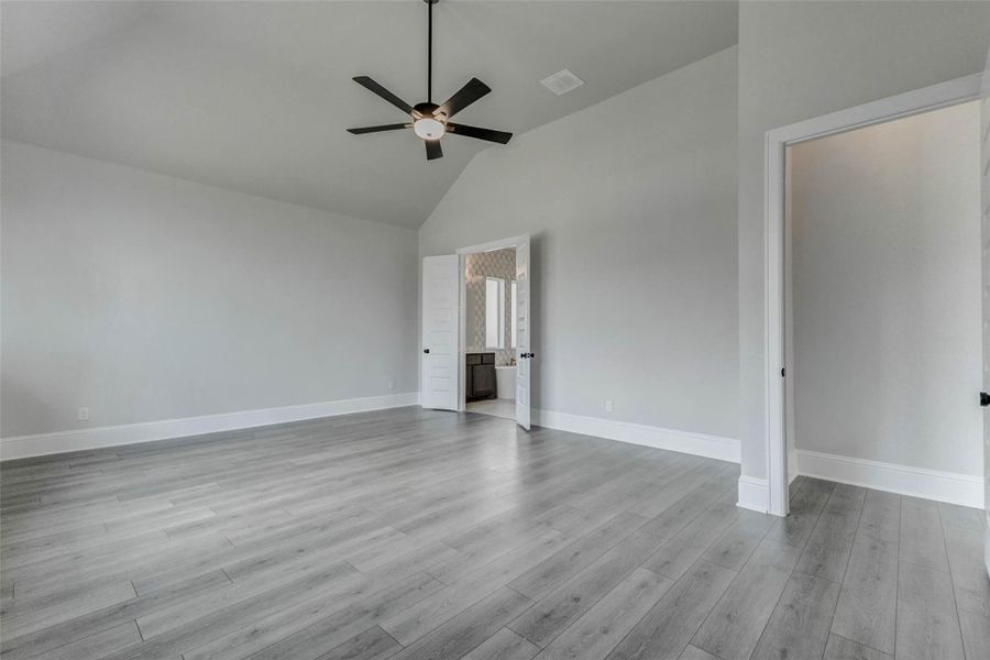 Spacious, unfurnished interior of a new home in Fulbrook on Fulshear Creek, Fulshear (Image 25).