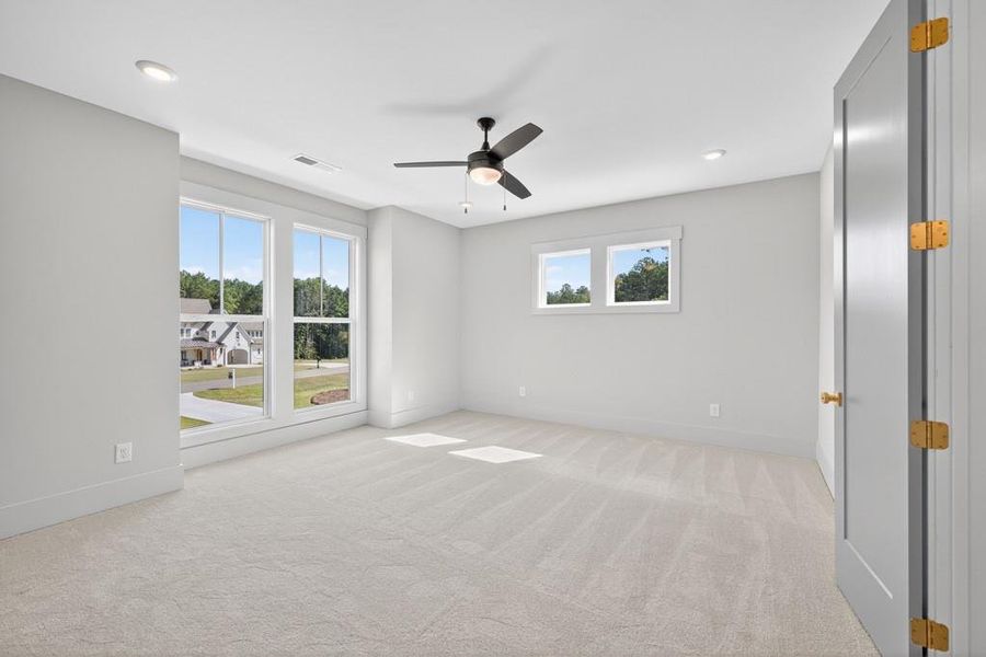 Spacious, unfurnished interior of a new home in , Jefferson (Image 33).