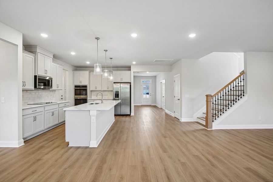 Foyer/Kitchen/Hardwood Stairs Foyer/Kitchen/Hardwood Stairs