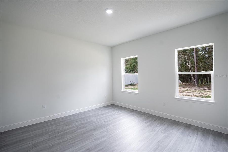 Spacious, unfurnished interior of a new home in , Ocala (Image 15).