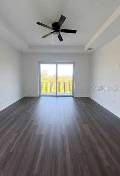 Spacious, unfurnished interior of a new home in , Port Charlotte (Image 14).
