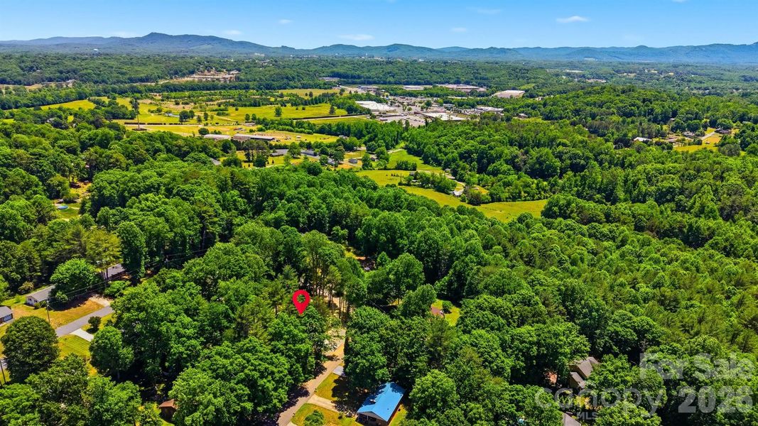 Natural landscape and outdoor views near in Morganton (Image 34). Natural landscape and outdoor views near in Morganton (Image 34).