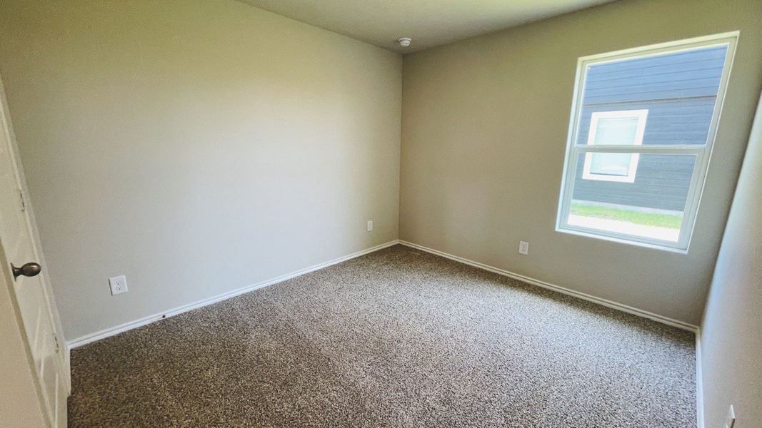 Spacious, unfurnished interior of a new home in Sunnycreek, Fort Worth (Image 10).