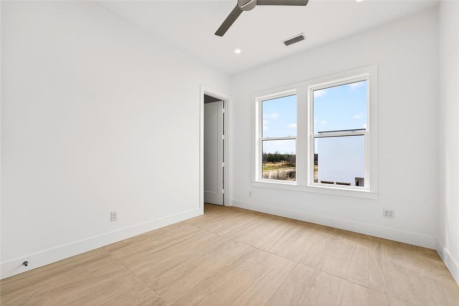 Spacious, unfurnished interior of a new home in , Richardson (Image 31).