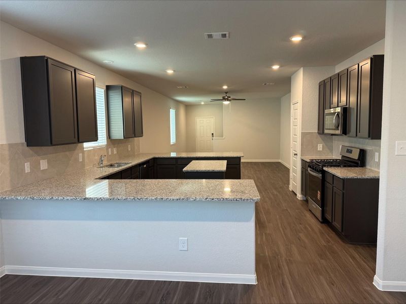 Furnished interior view inside a new home in River's Edge, Conroe (Image 12). Furnished interior view inside a new home in River's Edge, Conroe (Image 12).