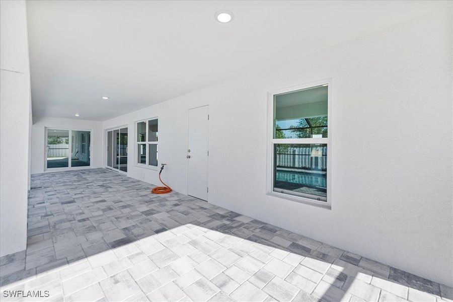 Spacious, unfurnished interior of a new home in Cape Coral, Cape Coral (Image 33).