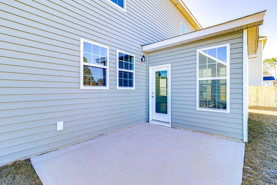 Exterior details and patio area of a home in Hendrix Farms, Lexington (Image 4).