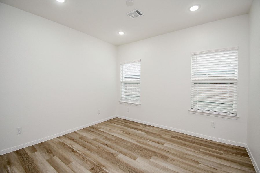 Spacious, unfurnished interior of a new home in , Houston (Image 38).