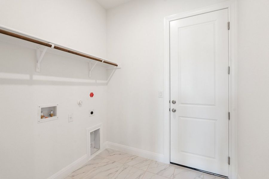 Spacious, unfurnished interior of a new home in Persimmon, Buda (Image 37).