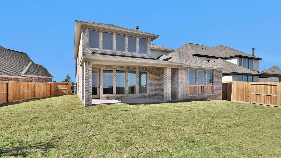 Exterior details and patio area of a home in Valencia 50', Manvel (Image 2).