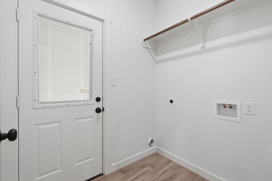 Spacious, unfurnished interior of a new home in , Willis (Image 14).